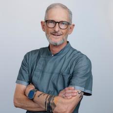 Oliver Ohmsen, Zahnarzt und Inhaber